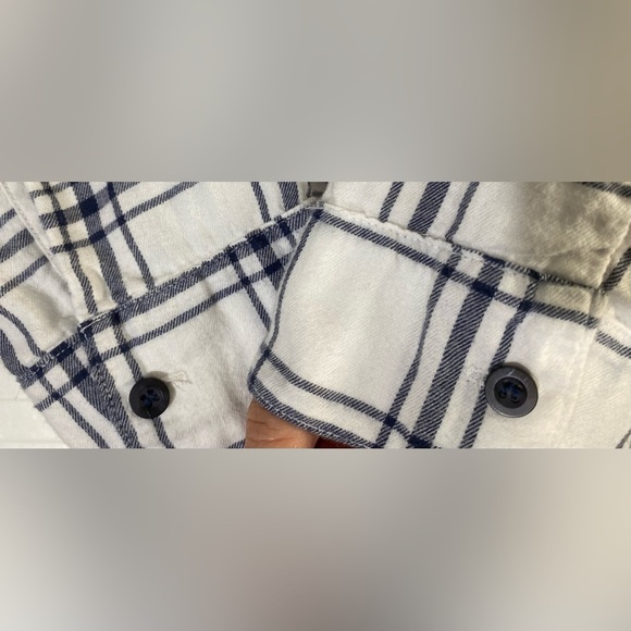 Anthropologie Splendid Long Sleeve 1/2 Button Up V-neck Top, Sz M, White/Navy - Picture 5 of 7